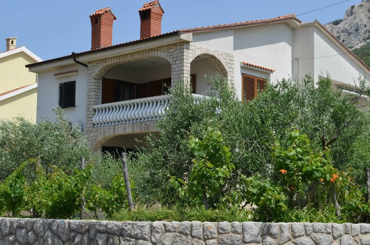Apartments Ana Baška 0*,